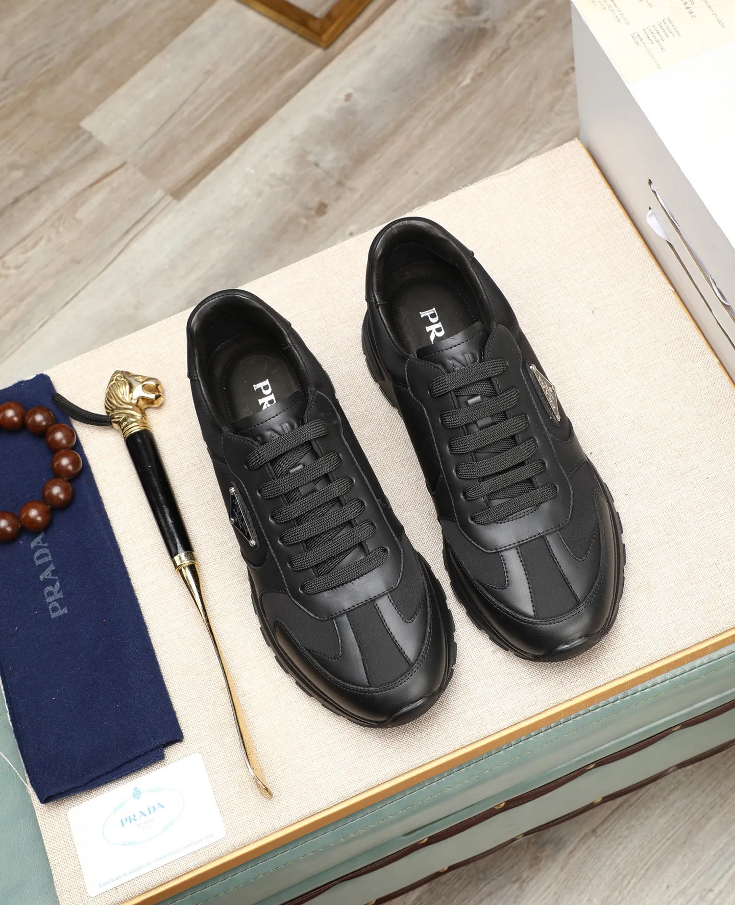 Men's shoes 💰600 Top quality New hot models on the official website, timeless for a century, 🆘 Trendy brand (Prada) mainly promotes hot models, avant-garde and versatile fashion men's shoes private version molding, cowhide surface splicing 1:1 oil edge treatment... fashionable and simple, original imported cowhide lining cowhide feet; the atmosphere and personality are more fashionable, eye-catching and pursuing class, it will subvert the old idea and be a must-have for fashion trendsetters with you! Must keep it for yourself! High-end comfort, high-end quality workmanship. Size: 38-44 Various colors available. full package
